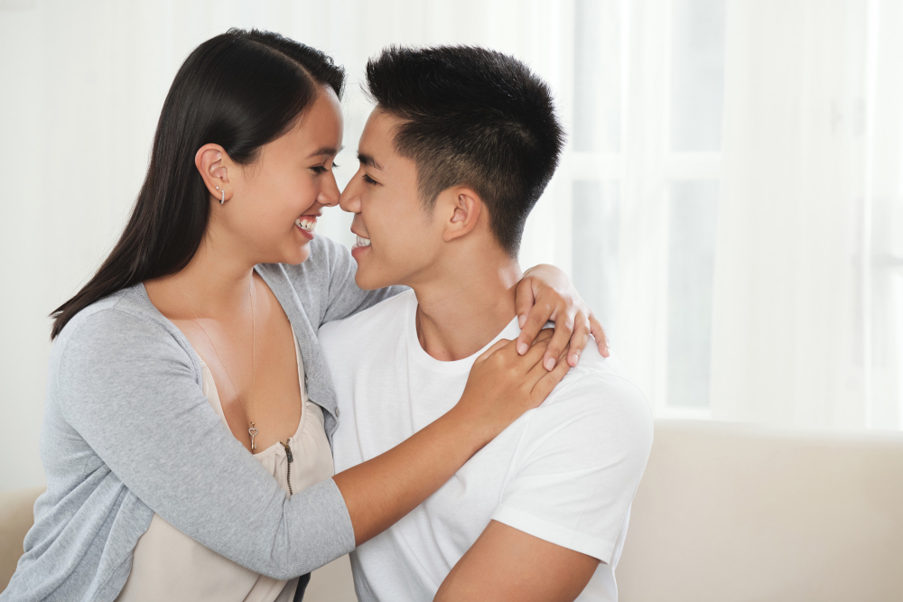 Nghệ thuật hôn cổ và gáy khiến phụ nữ dễ rung động, tăng hưng phấn